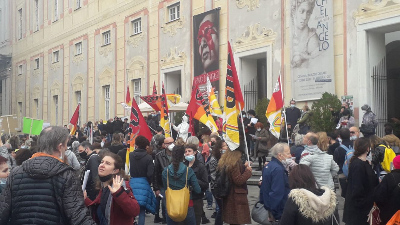 Genova, obbligo vaccinale nella sanità: "Un ricatto contro i lavoratori: non siamo cavie"