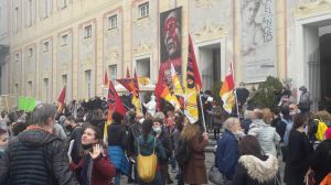 Genova, obbligo vaccinale nella sanità: "Un ricatto contro i lavoratori: non siamo cavie"