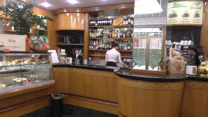 Genova, l'allarme per i bar: "Senza servizio al banco lavoro calato del 50%"