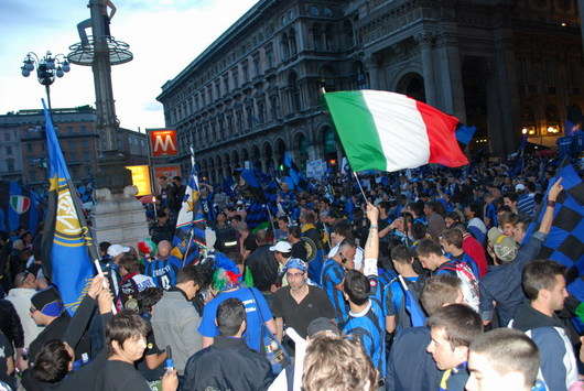 Inter, festa scudetto dei tifosi in piazza Duomo: il prefetto replica alle polemiche