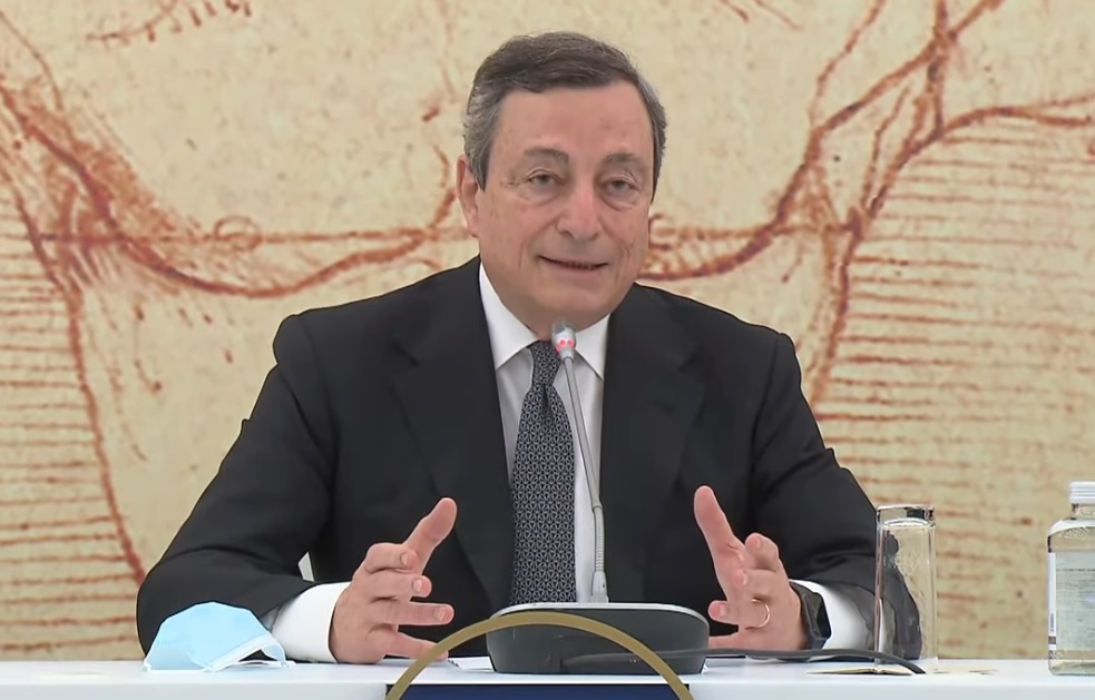 Covid, il turismo riparte: "Da metà maggio il pass verde per i viaggi in Italia"