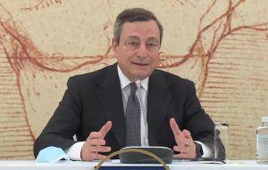 Covid, il turismo riparte: "Da metà maggio il pass verde per i viaggi in Italia"