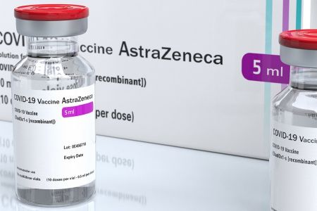 AstraZeneca, Figliuolo pensa di abbassare la soglia di età: "Ridiamolo anche ai giovani"