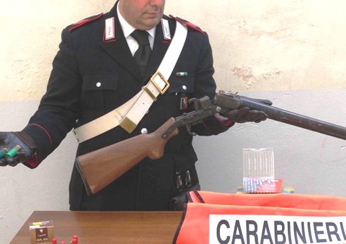 Genova, si ferisce con un fucile "fai da te": arrestato dai carabinieri