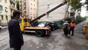 Genova, rimossi 330 veicoli abbandonati in città in un mese