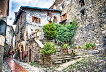 Triora, venduta la prima "casa a un euro" a una famiglia di Varese