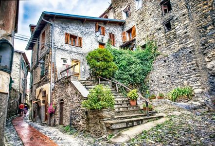 Triora, venduta la prima "casa a un euro" a una famiglia di Varese