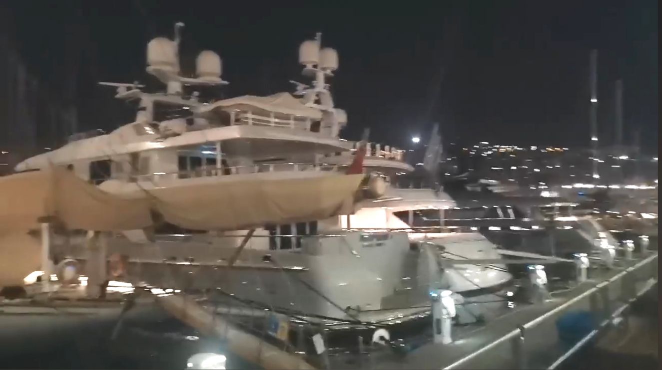 Genova ricorda le 9 vittime della Torre Piloti col fischio delle navi