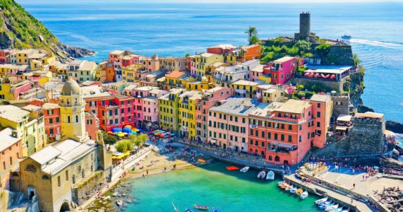 Cinque Terre, divieto di balneazione a Vernazza per una conduttura rotta