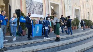 Genova, il movimento ItalExit in piazza con Paragone: "L'economia reale soffre"