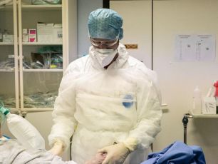 Covid, ancora un calo di positivi e ricoverati in Liguria; 5 i decessi