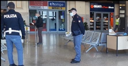 Genova, cerca di salire sul treno con uno scooter rubato: denunciato