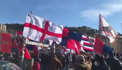 Genoa, i tifosi si ritrovano sotto la Gradinata Nord prima della sfida con l'Atalanta