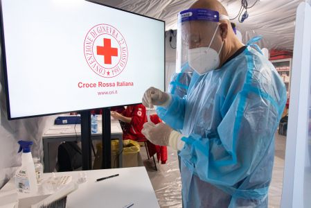 Croce Rossa, tamponi rapidi gratuiti in 8 stazioni ferroviarie in tutta Italia