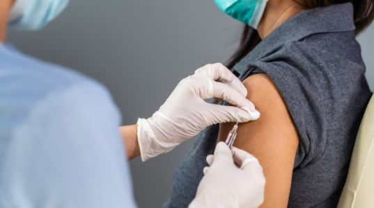 Vaccinazioni in Liguria, altra settimana decisiva: lunedì al via 50-54enni, venerdì 45-49enni