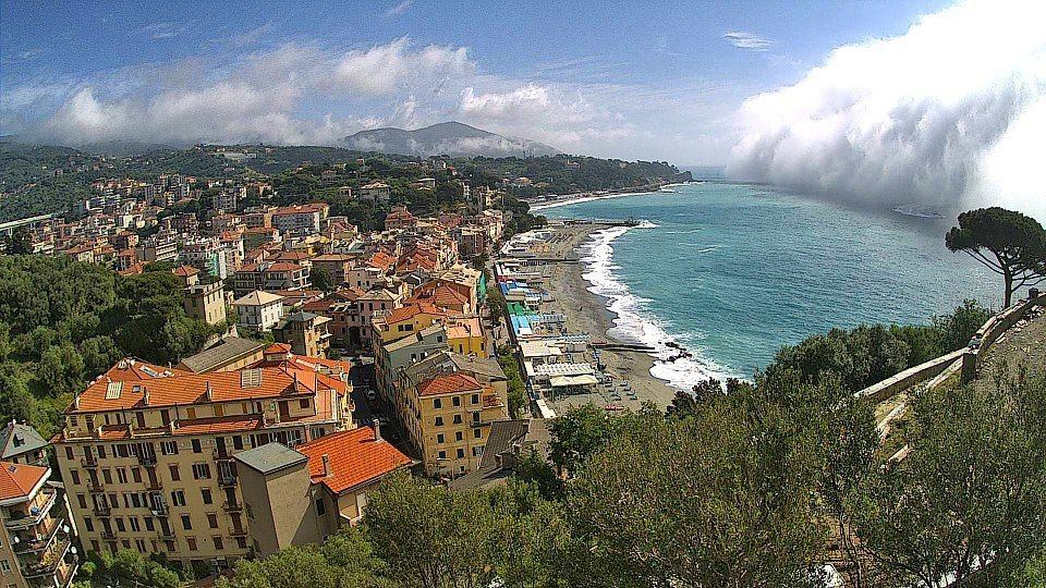 Pazza primavera in Liguria: il caligo torna sulle coste di Savona