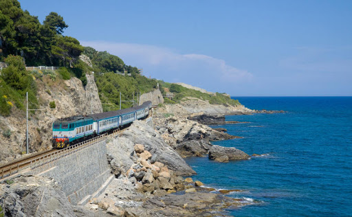 Regione Liguria, Trenitalia lancia due nuovi treni: Rock e Pop
