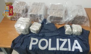 Genova, arrestato il "pusher gelataio": trovato con 10 kg di hashish