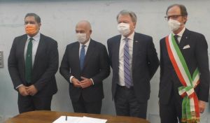 Letti e monitor per la terapia intensiva: il dono del governo Usa al Gaslini di Genova