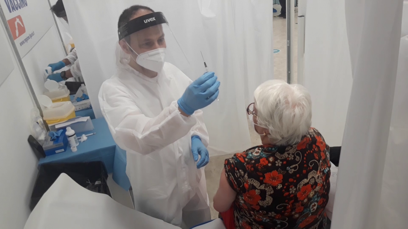 Covid Liguria, ipotesi accordo con il Piemonte per vaccinare i turisti