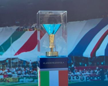 Sampdoria, successo super per l'esposizione della coppa in piazza: oltre 4.000 persone