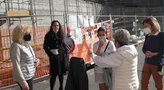 Quarto, raccolta firme anti-passerella alla stazione: "Un obbrobrio di cemento"