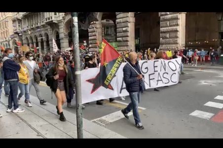 Genova, manifestazione antifascista per le vie del centro