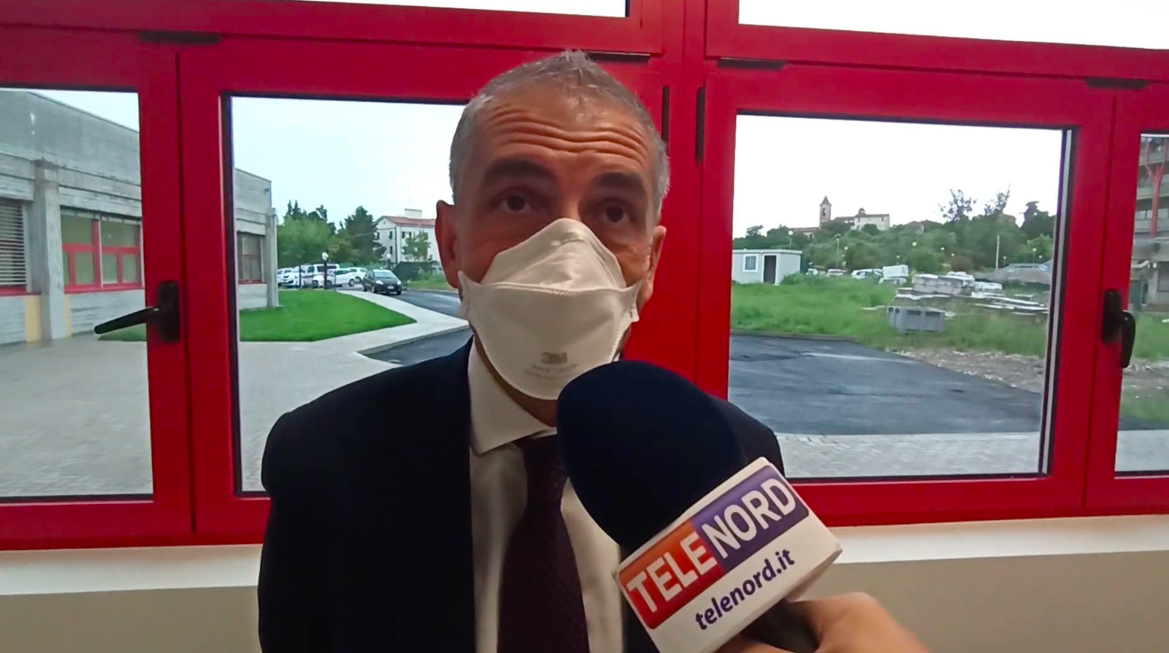 Covid, la proposta di Costa: "Vaccini nelle scuole per gli studenti"