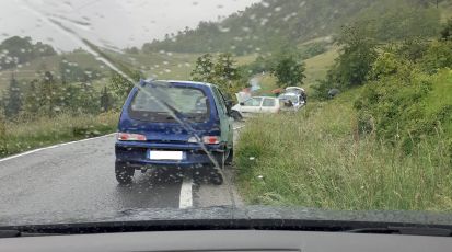 Rossiglione, scontro frontale tra due auto: ferita una coppia di anziani