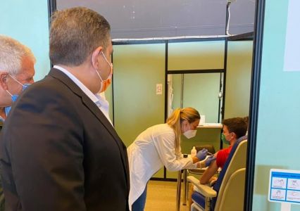 Liguria, Toti: "Il covid non tornerà, i vaccini ci metteranno al sicuro"