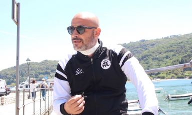 Promessa mantenuta, Italiano a piedi da Spezia a Portovenere: "Ce l'abbiamo fatta"