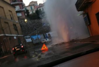 Imperia, esplode una conduttura idrica: in molti rimasti senza acqua