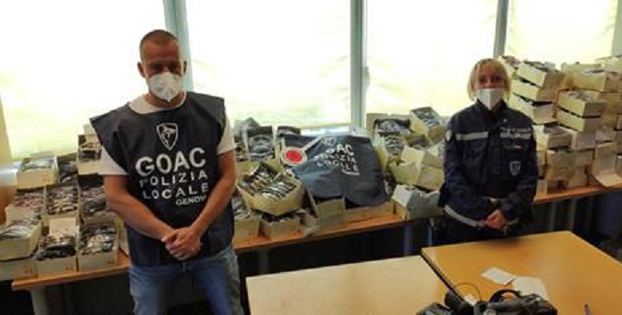 Genova, sequestrati 17 mila occhiali contraffatti in un negozio