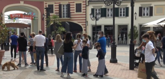 L'outlet di Serravalle torna a 'vivere' anche nei fine settimana