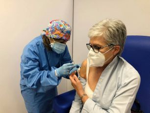 Vaccini covid Liguria, l'intera classe degli over 80 è in sicurezza
