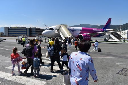 Aeroporto di Genova, arriva il primo volo WizzAir: segnale di ripartenza