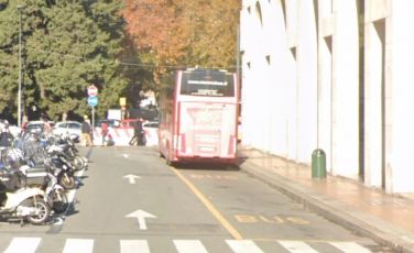 Genova, ragazza palpeggiata su un pullman del trasporto scolastico: denunciato l'autista