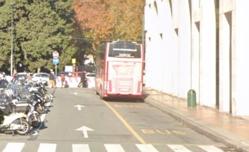 Genova, ragazza palpeggiata su un pullman del trasporto scolastico: denunciato l'autista