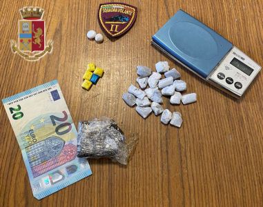 Genova, esce per ritirare la vincita di un "gratta e vinci" ma viene arrestato per spaccio