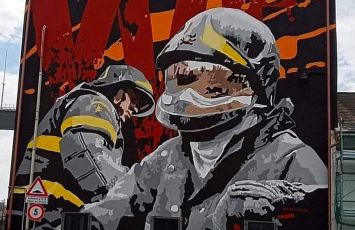 Genova, completato il murale dedicato ai vigili del fuoco impegnati nella tragedia del Morandi