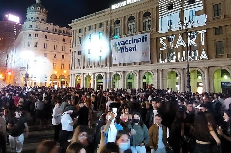 Liguria festeggia la fine del coprifuoco, Toti: "Qualche eccesso? E' stato grido liberatorio"