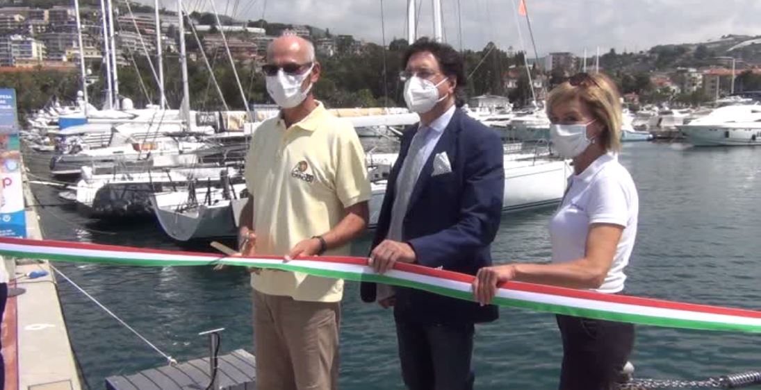 Sanremo, nella giornata degli oceani la Coop "regala" un seabin al Portosole