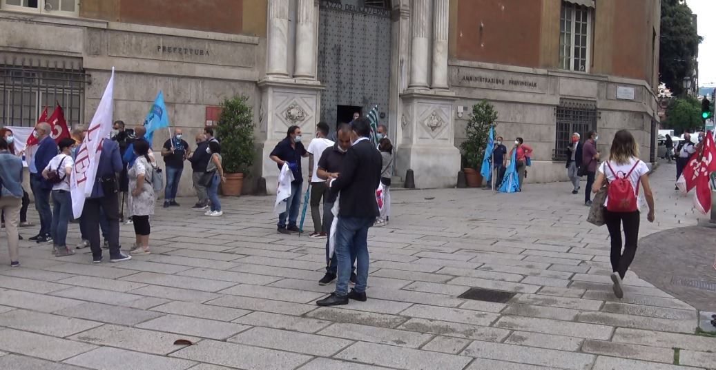 Genova, mondo della scuola in protesta contro il decreto sostegni bis