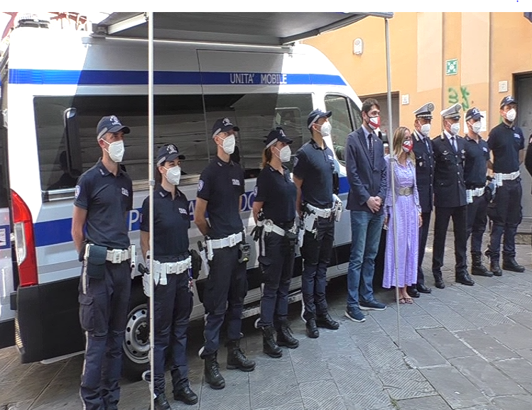 Centro storico, ecco il nuovo comando mobile di Polizia Locale, Viale: “Stiamo dando il massimo”
