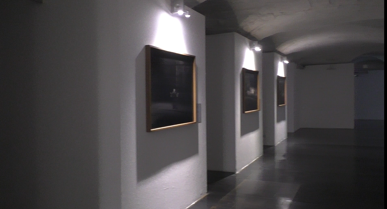 Genova, a Palazzo Ducale la mostra fotografica "Tragedia Contemporanea" di Alex Majoli