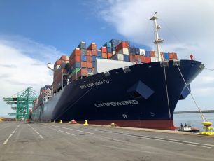 Genova, al terminal PSA Pra' la prima portacontainer a Gnl ad attraccare in Italia