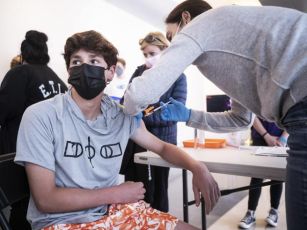 Vaccini, dopo AstraZeneca la Liguria stoppa anche Johnson&Johnson per gli under 60