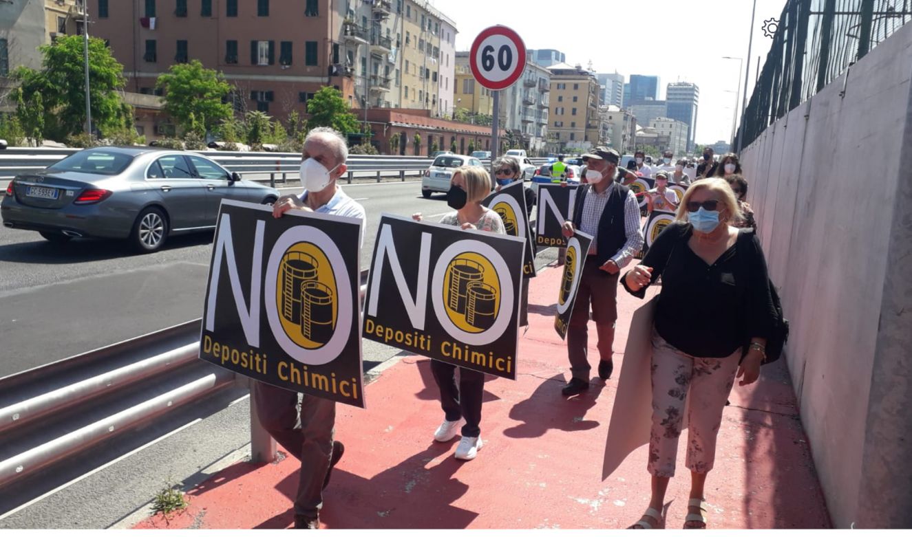 Sampierdarena, la protesta contro i depositi chimici: “Basta imposizioni”