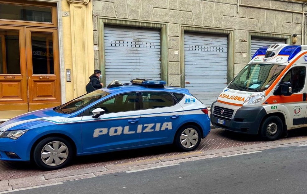 Tragedia a Ventimiglia, un uomo spara all'ex compagna uccidendola e poi si suicida