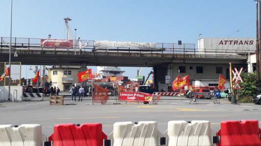 Porto di Genova, i portuali Usb bloccano Varco Etiopia